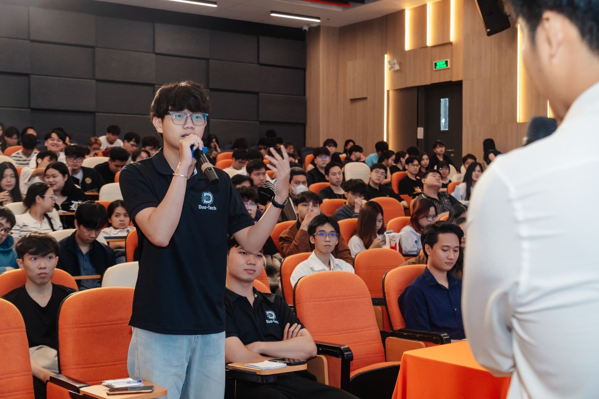 Cựu sinh viên chia sẻ kinh nghiệm xây dựng startup tại seminar “From Ideas to Startups”