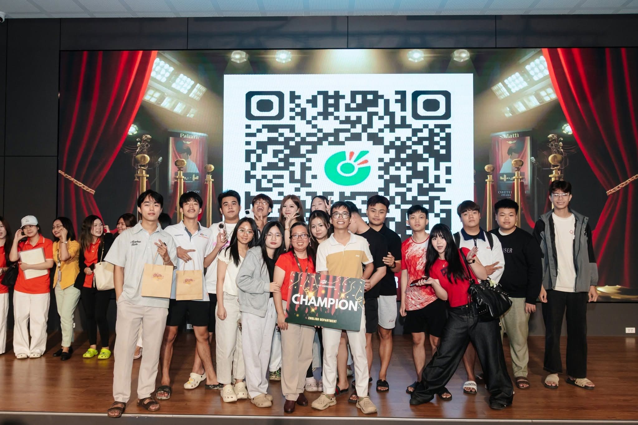 Sân khấu điện ảnh trở thành lớp học thực hành ngôn ngữ tại Đại học FPT
