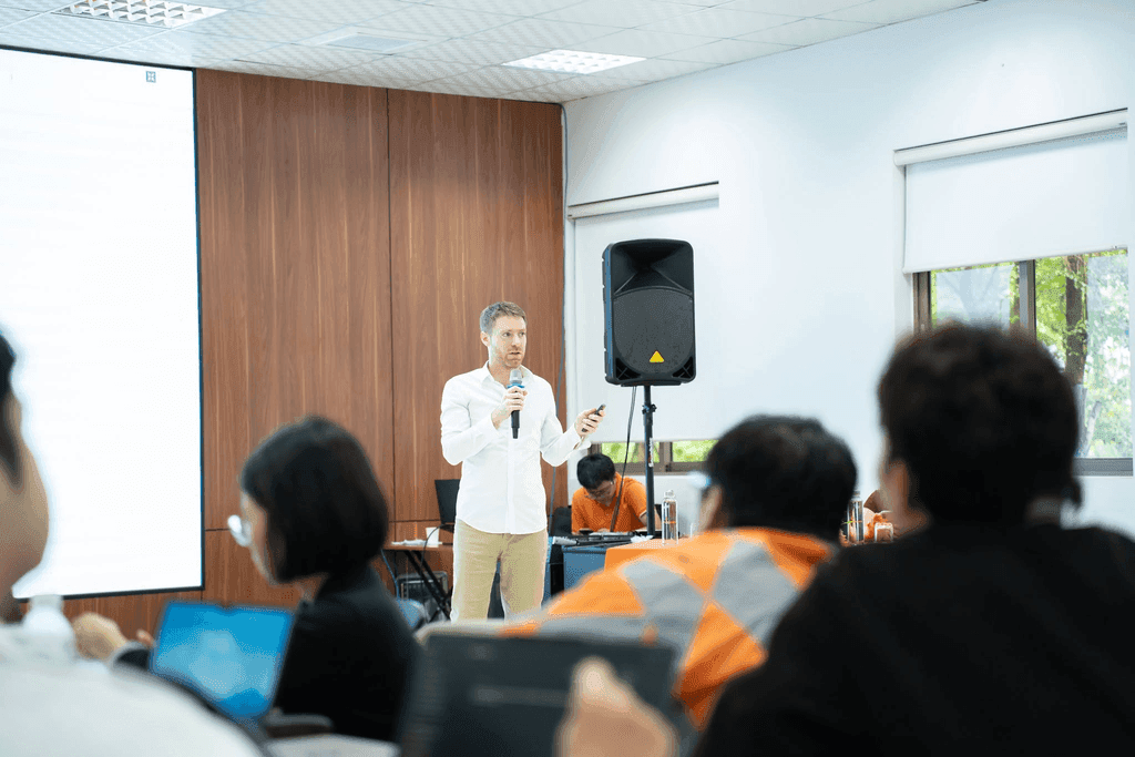 Chuyên gia Alain Saas: Làm việc với AI không còn là lựa chọn