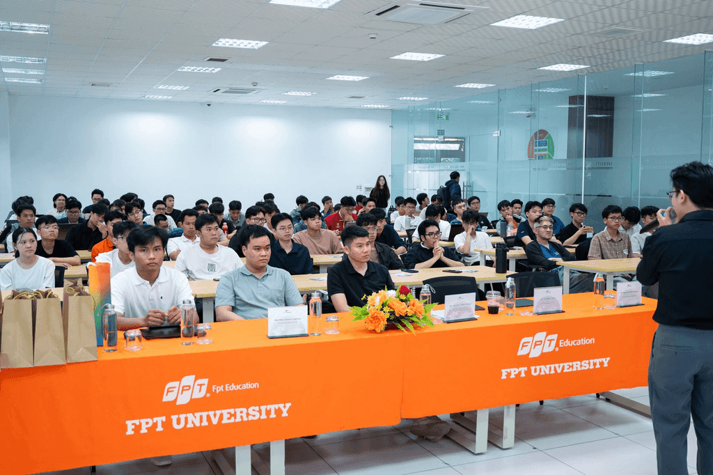 Từ thiết kế chip đến phỏng vấn tuyển dụng tại seminar “Small Chip, Big Future”