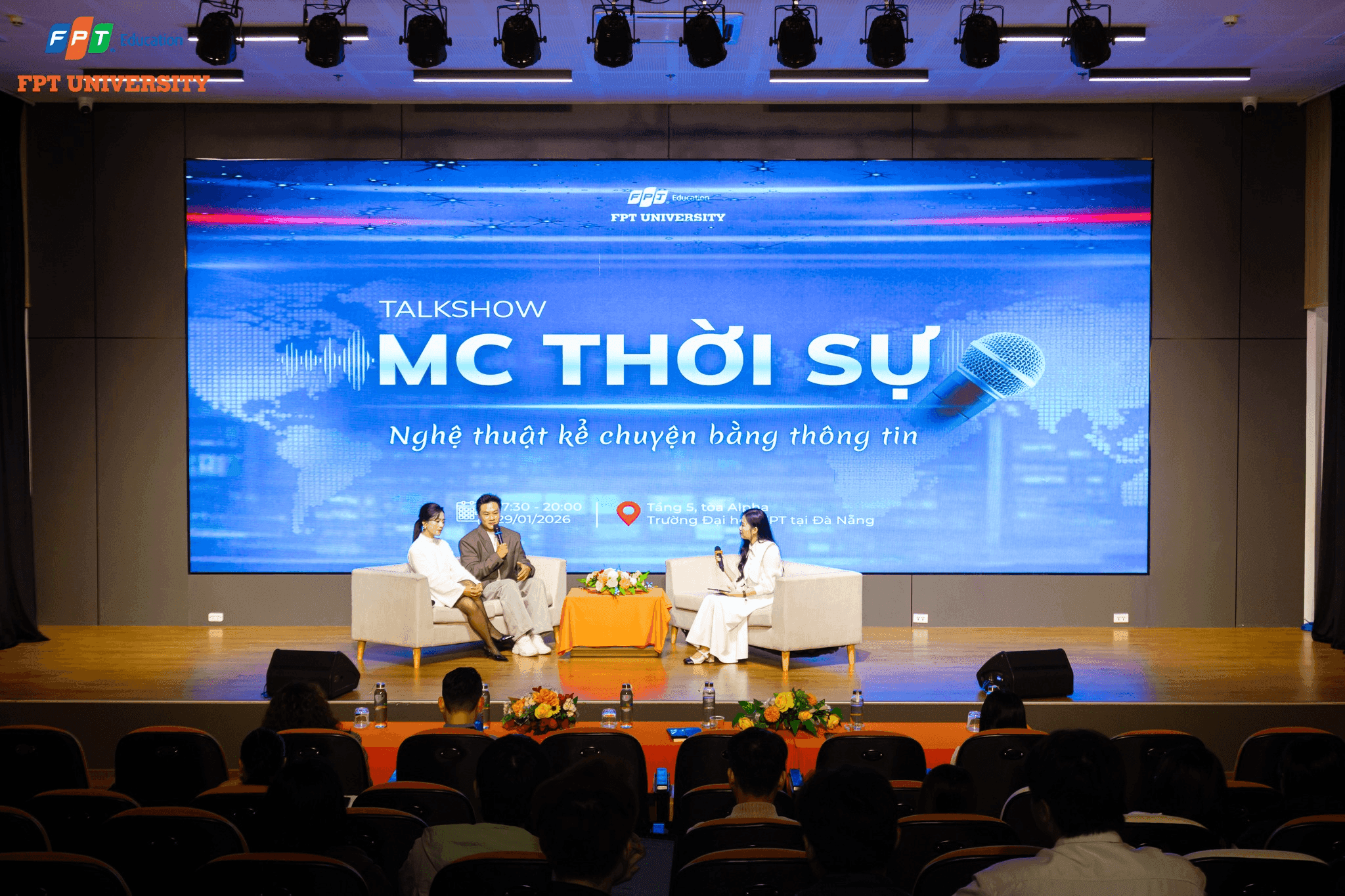 MC thời sự – nghệ thuật kể chuyện bằng thông tin: Sinh viên nhìn lại bản chất nghề dẫn bản tin