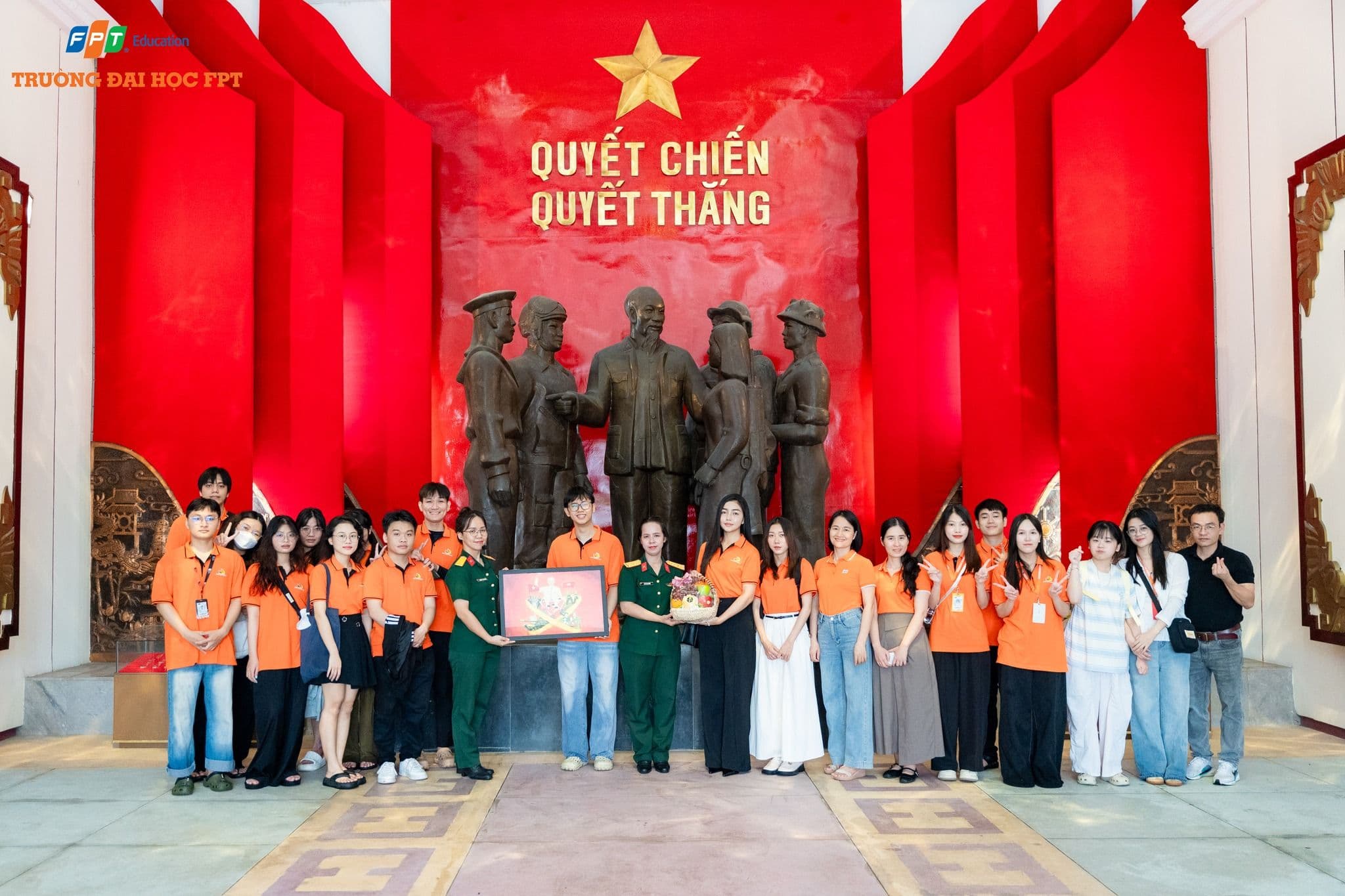 Sinh viên FPTU Đà Nẵng đến với Hành trình tìm đường cứu nước của Hồ Chí Minh tại Bảo tàng Quân khu V