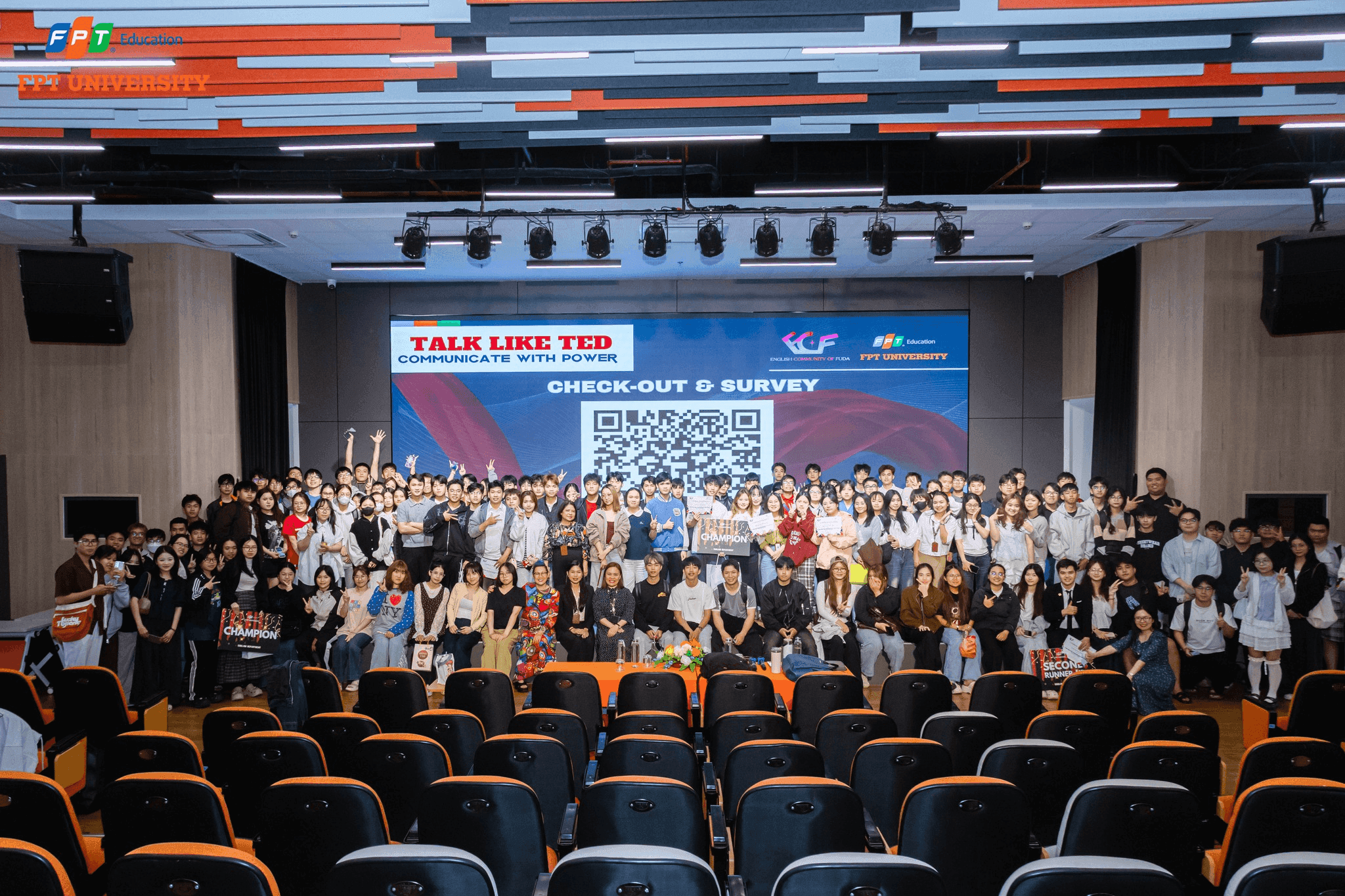 TALK LIKE TED – Communicate with Power: Khi sinh viên Đại học FPT rèn luyện năng lực thuyết trình trong môi trường áp lực cao